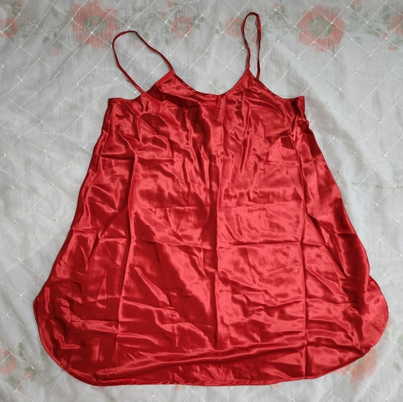Luxe Red Satin Slip - Picture 4 of 5